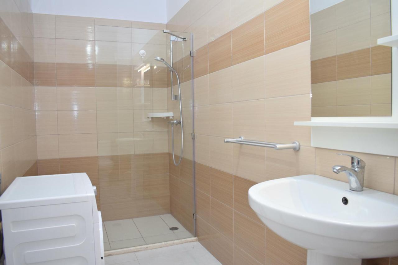 Sea View Apartment - 007 Вльора Екстер'єр фото